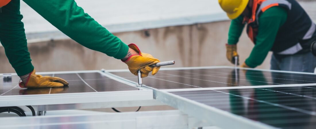 Ventajas y desventajas de la energía solar en proyectos de construcción